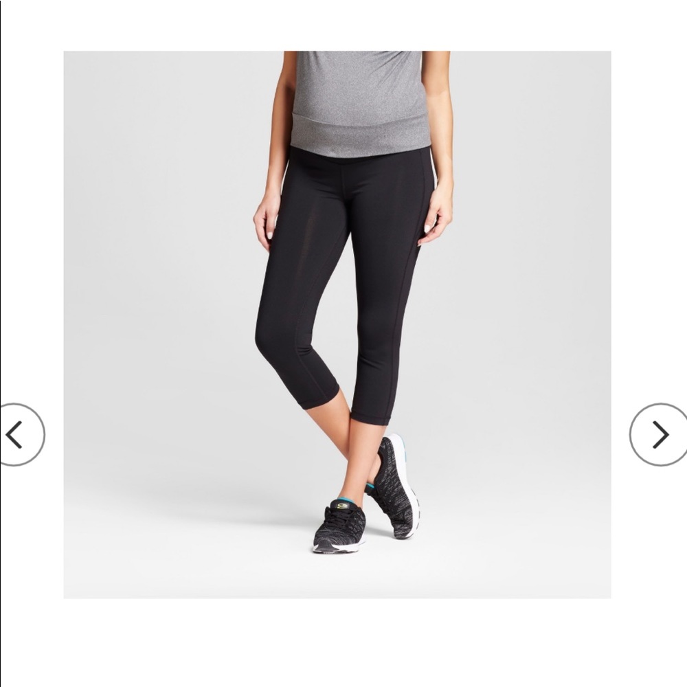 NWOT Ingrid & Isabel for Target Active Capris